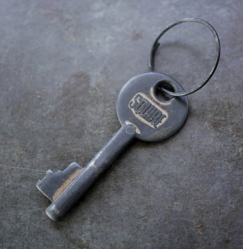 画像1: ENGLAND antique KEY イギリスアンティークキー ヴィンテージキー 鍵  パドロックキー ヴィンテージ 1940-60s