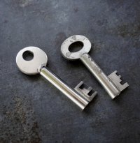 ENGLAND antique KEYS 2pcs イギリスアンティークキー ヴィンテージキー 鍵 2本セット パドロックキー ヴィンテージ 1950-80s