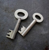 ENGLAND antique KEYS 2pcs イギリスアンティークキー ヴィンテージキー 鍵 2本セット パドロックキー ヴィンテージ 1950-80s