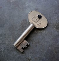 ENGLAND antique KEY イギリスアンティークキー ヴィンテージキー 鍵  パドロックキー ヴィンテージ 1950-70s