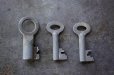 画像3: ENGLAND antique KEYS 3pcs イギリスアンティークキー ヴィンテージキー 小さな鍵 3本セット ヴィンテージ  1940-60's (3)