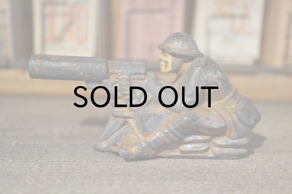 画像1:  US ARMY soldier sitting Barclay diecast 30-40's  (1)