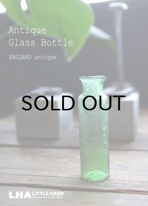画像: ENGLAND antique イギリスアンティーク ３列エンボスロゴ LONDON 小さなミニ ガラスボトル H7.2cm ガラス瓶 1900-20's