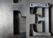 画像2: USA antique アメリカアンティーク メタル アルファベット レターサイン 【E】（H25.4cm） 1950-70's (2)