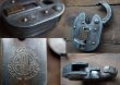 画像3: ENGLAND antique イギリスアンティーク 渋い重厚感 刻印入り ERA 大きなパドロック 鍵付 南京錠 1900-30's (3)