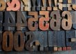 画像13: 【RARE】U.S.A. antique アメリカアンティーク 木製 プリンターブロック 【アルファベット・ナンバー Ａ〜Ｚ・0〜9 揃・130個】 Ｈ4.2ｃｍ スタンプ はんこ 1890-1940's  (13)