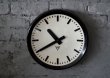 画像2: CZECHOSLOVAKIA antique PRAGOTRON wall clock チェコスロバキアアンティーク パラゴトロン社 掛け時計 クロック 32cm 1970's (2)