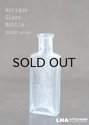 画像: ENGLAND antique イギリスアンティーク 爽やかなブルー 筆記体ロゴが素敵な【Boots】 ガラスボトル H9.4cm ガラス瓶 1920's