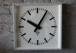 画像2: CZECHOSLOVAKIA antique PRAGOTRON wall clock チェコスロバキアアンティーク パラゴトロン社 掛け時計 クロック ヴィンテージ 33.5cm 1980-90's (2)