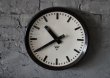画像2: CZECHOSLOVAKIA antique PRAGOTRON wall clock チェコスロバキアアンティーク パラゴトロン社 掛け時計 ヴィンテージ クロック 32cm 1970's (2)