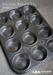画像1: ENGLAND antique イギリスアンティーク ベーキングティンモールド 12穴  焼き型 菓子型 マフィン 1930-50’ｓ (1)