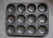 画像2: ENGLAND antique イギリスアンティーク ベーキングティンモールド 12穴  焼き型 菓子型 マフィン 1930-50’ｓ (2)