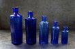 画像2: ENGLAND antique イギリスアンティーク NOT TO BE TAKEN 鮮やかなコバルトブルー ガラスボトル 5本セット ［4・3・2・1・1/2oz］ ガラス瓶 1900-20's