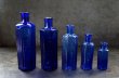 画像2: ENGLAND antique イギリスアンティーク NOT TO BE TAKEN 鮮やかなコバルトブルー ガラスボトル 5本セット ［4・3・2・1・1/2oz］ ガラス瓶 1900-20's (2)