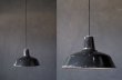 画像2: FRANCE antique フランスアンティーク ホーロー ランプシェード BLACK ソケット&コード付 34cm ブラック 黒 インダストリアル 工業系 ヴィンテージ ライト 1950-60's   (2)