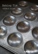 画像1: AUSTRALIA antique オーストラリアアンティーク ベーキングティンモールド 12穴  焼き型 菓子型 マフィン 1930-50’ｓ (1)