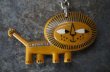 画像4: 【RARE】FRANCE antique BOURBON KEYRING  LE PROGRES 【レイモンド サヴィニャック】 フランスヴィンテージ ブルボンキーホルダー ヴィンテージ 1960-70's  (4)