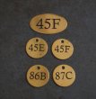 画像2: U.S.A. antique Number Tag アメリカアンティーク ヴィンテージ ロゴ入り ナンバータグ ナンバープレート ブラスタグ 真鍮 タグ 1960-80's  (2)