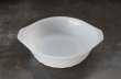 画像2: U.S.A. vintage Fire-king White SWIRL Casserole アメリカヴィンテージ ファイヤーキング ホワイト スワール キャセロール グラタン皿 1960-79's (2)