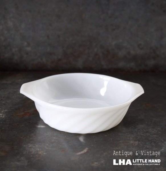 画像1: U.S.A. vintage Fire-king White SWIRL Casserole アメリカヴィンテージ ファイヤーキング ホワイト スワール キャセロール グラタン皿 1960-79's (1)