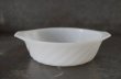 画像3: U.S.A. vintage Fire-king White SWIRL Casserole アメリカヴィンテージ ファイヤーキング ホワイト スワール キャセロール グラタン皿 1960-79's (3)