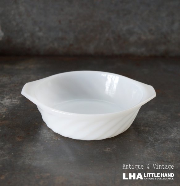 画像1: U.S.A. vintage Fire-king White SWIRL Casserole アメリカヴィンテージ ファイヤーキング ホワイト スワール キャセロール グラタン皿 1960-79's (1)