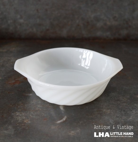 画像1: U.S.A. vintage Fire-king White SWIRL Casserole アメリカヴィンテージ ファイヤーキング ホワイト スワール キャセロール グラタン皿 1960-79's (1)