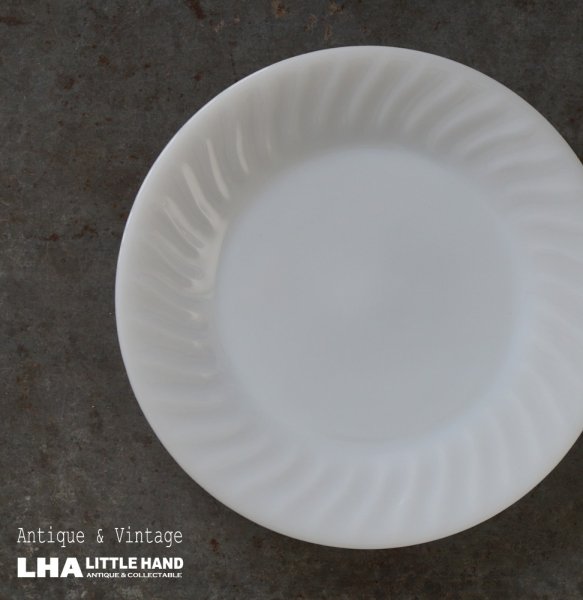 画像1: U.S.A. vintage Fire-king White SWIRL Dinner Plate アメリカヴィンテージ ファイヤーキング ホワイト スワール ディナープレート 1951-60's (1)