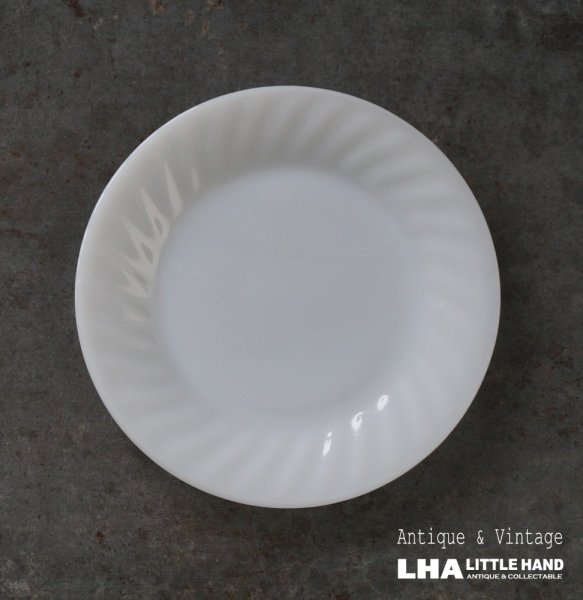 画像1: U.S.A. vintage Fire-king White SWIRL Salad Plate アメリカヴィンテージ ファイヤーキング ホワイト スワール サラダプレート 1951-60's (1)