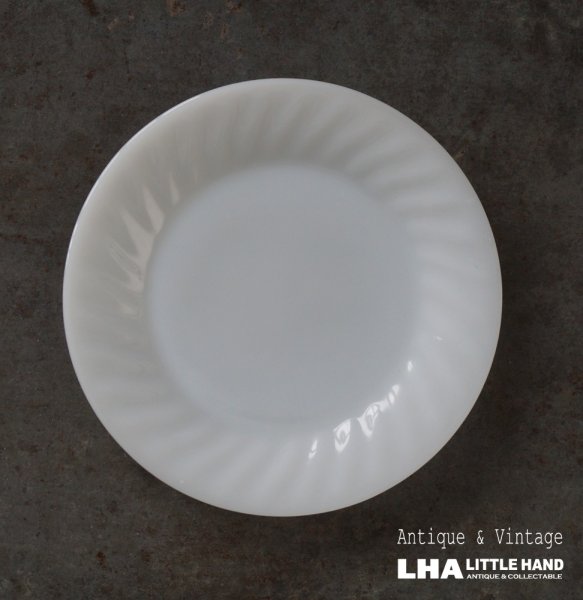 画像1: U.S.A. vintage Fire-king White SWIRL Salad Plate アメリカヴィンテージ ファイヤーキング ホワイト スワール サラダプレート 1951-60's (1)