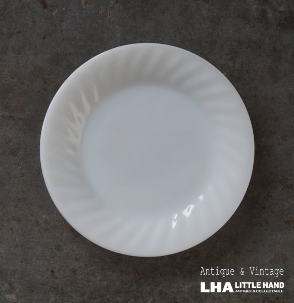 画像1: U.S.A. vintage Fire-king White SWIRL Salad Plate アメリカヴィンテージ ファイヤーキング ホワイト スワール サラダプレート 1951-60's (1)
