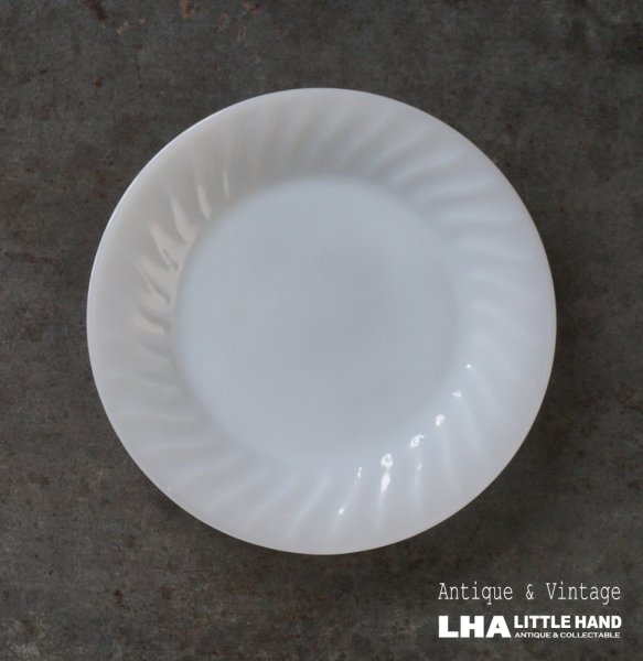 画像1: U.S.A. vintage Fire-king White SWIRL Salad Plate アメリカヴィンテージ ファイヤーキング ホワイト スワール サラダプレート 1951-60's (1)