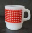 画像2: U.S.A. vintage Fire-king Mug Gingham アメリカヴィンテージ ファイヤーキング ギンガム 赤  マグ マグカップ 1960-76's