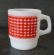 画像2: U.S.A. vintage Fire-king Mug Gingham アメリカヴィンテージ ファイヤーキング ギンガム 赤  マグ マグカップ 1960-76's (2)