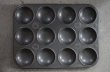 画像2: ENGLAND antique Baking Tin イギリスアンティーク ベーキングティンモールド 12穴  焼き型 菓子型 1930-50’ｓ (2)