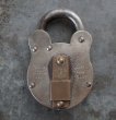 画像2: SALE【30%OFF】ENGLAND antique PADLOCK イギリスアンティーク クマ型 刻印入り パドロック NO KEY ヴィンテージ 1920-40's (2)