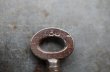 画像5: ENGLAND antique PADLOCK with KEY イギリスアンティーク クマ型 刻印入り 小さなパドロック 鍵付き 南京錠 ヴィンテージ 1944s (5)