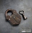 画像1: ENGLAND antique PADLOCK with KEY イギリスアンティーク クマ型 刻印入り 小さなパドロック 鍵付き 南京錠 ヴィンテージ 1930-50's