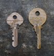 画像2: U.S.A. antique KEYS 2pcs アメリカアンティークキー ヴィンテージキー 鍵 2本セット ヴィンテージ 1940-70s (2)