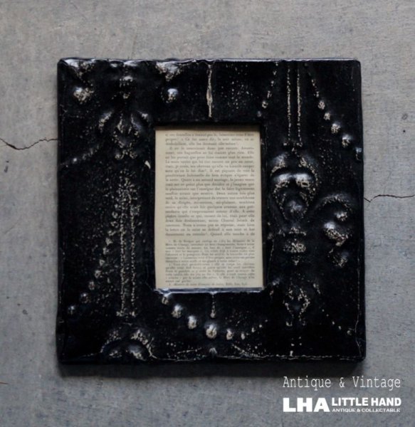 画像1: USA antique TIN CEILING PHOTO FRAME アメリカアンティーク ティンパネル フォトフレーム  ヴィンテージ ビンテージ 1860-1940's (1)