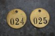 画像2: U.S.A. antique Number Tag アメリカアンティーク ヴィンテージ ロゴ入り ナンバータグ ナンバープレート ブラスタグ 真鍮 タグ 1950-60's  (2)