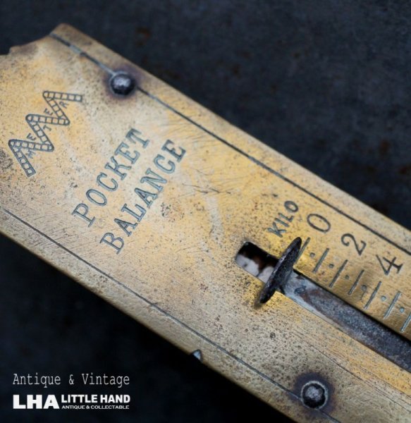 画像1: ENGLAND  antique POCKET BALANCE イギリスアンティーク スプリングバランス ポケットバランス ハンキング スケール  はかり  1920-40's  (1)