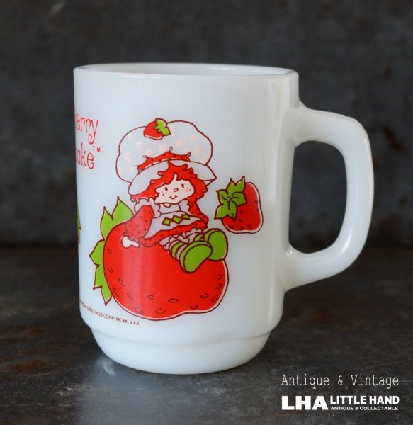 画像1: U.S.A. vintage Fire-king Mug Strawberry Shortcake アメリカヴィンテージ ファイヤーキング ストロベリーショートケーキ  マグ マグカップ1977－86's (1)