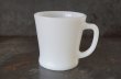 画像2: U.S.A. vintage Fire-king D handle mug アメリカヴィンテージ ファイヤーキング ホワイト Dハンドルマグ ヴィンテージ 1960-76's (2)