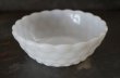 画像4: U.S.A. vintage Fire-king White BUBBLE Fruits Bowl アメリカヴィンテージ ファイヤーキング ホワイト バブル フルーツボウル 1941-68's (4)
