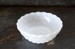 画像2: U.S.A. vintage Fire-king White BUBBLE Fruits Bowl アメリカヴィンテージ ファイヤーキング ホワイト バブル フルーツボウル 1941-68's (2)