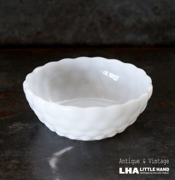 画像1: U.S.A. vintage Fire-king White BUBBLE Fruits Bowl アメリカヴィンテージ ファイヤーキング ホワイト バブル フルーツボウル 1941-68's (1)