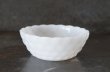 画像2: U.S.A. vintage Fire-king White BUBBLE Fruits Bowl アメリカヴィンテージ ファイヤーキング ホワイト バブル フルーツボウル 1941-68's (2)