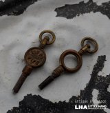 画像: ENGLAND antique POCKET WATCH KEYS 2pcs イギリスアンティークキー 懐中時計 ポケットウォッチ ヴィンテージキー 小さな鍵 2本セット ヴィンテージ 1920-50s