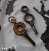 画像: ENGLAND antique POCKET WATCH KEYS 2pcs イギリスアンティークキー 懐中時計 ポケットウォッチ ヴィンテージキー 小さな鍵 2本セット ヴィンテージ 1920-50s